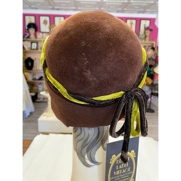 vintage 1960s cloche style brown wool hat, 60s mod scalloped hat, valerie modes - Picture 3 of 7